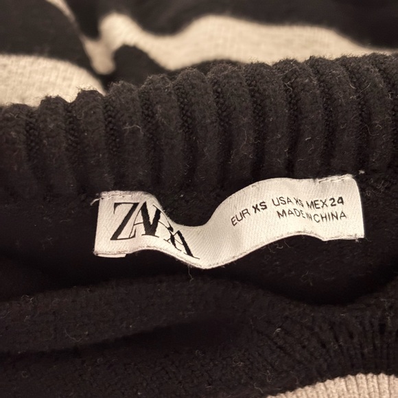 Zara Black and White V-Neck Striped Sweater - Picture 4 of 4